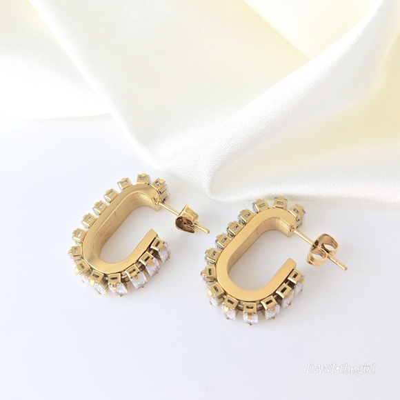 NEW 18K Gold Plated White CZ Curved Oval Hoop Earrings - Picture 3 of 7